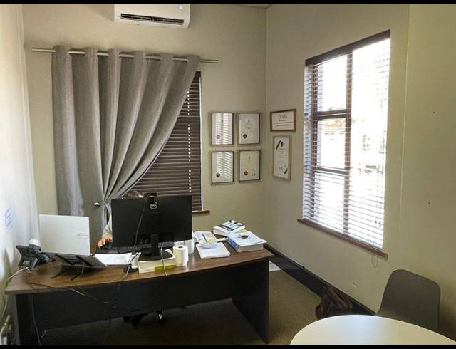 BUSINESS PROPERTY TO RENT IN ELDORAIGNE
